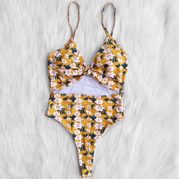 ❤️CLEARANCE❤️ yellow floral knot front one piece - Picture 2 of 6